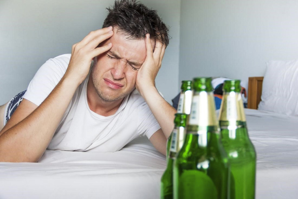 Bia rượu gây hại cho não